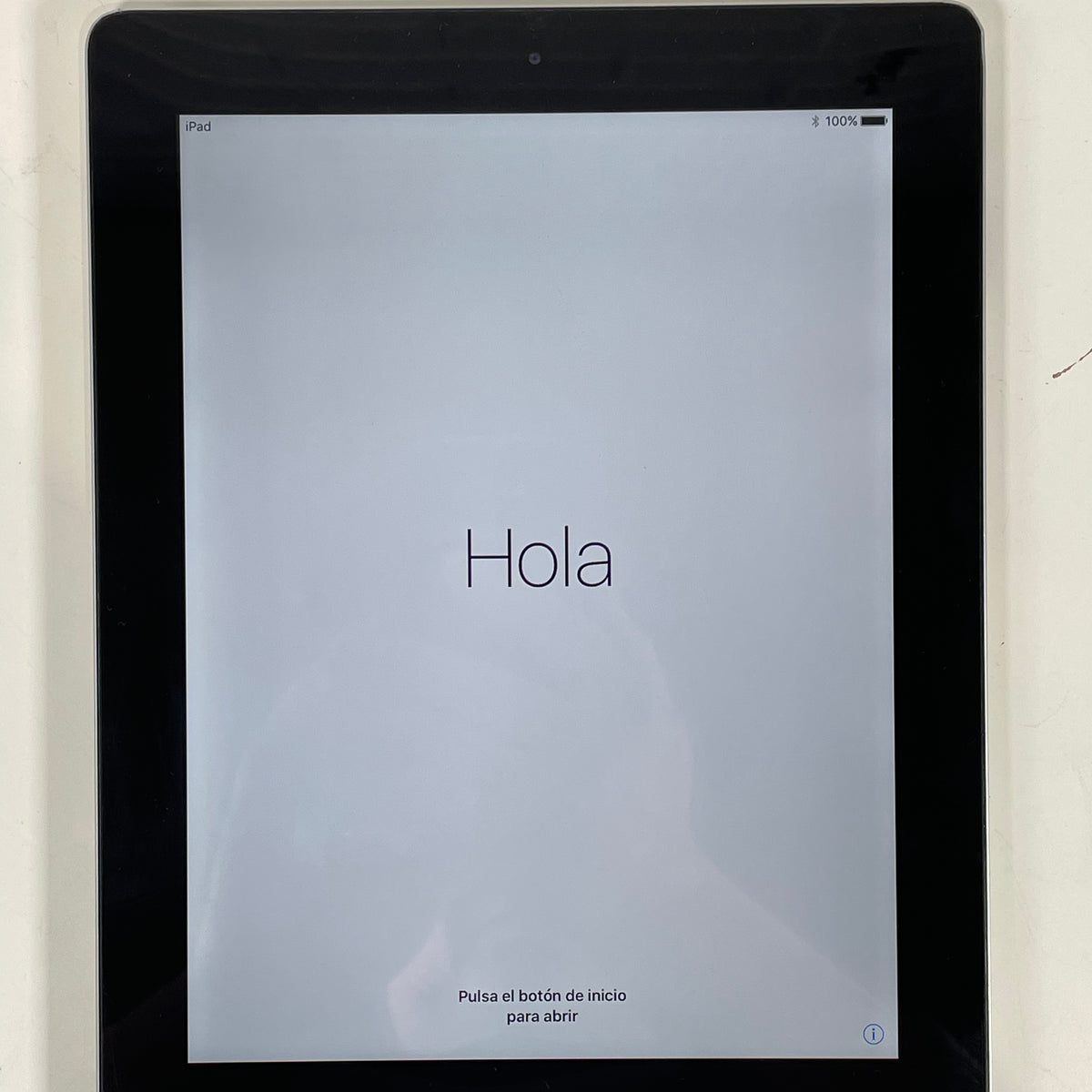 Apple iPad 4th Gen A1458 32GB Wi-Fi, 9.7in Silver & Black