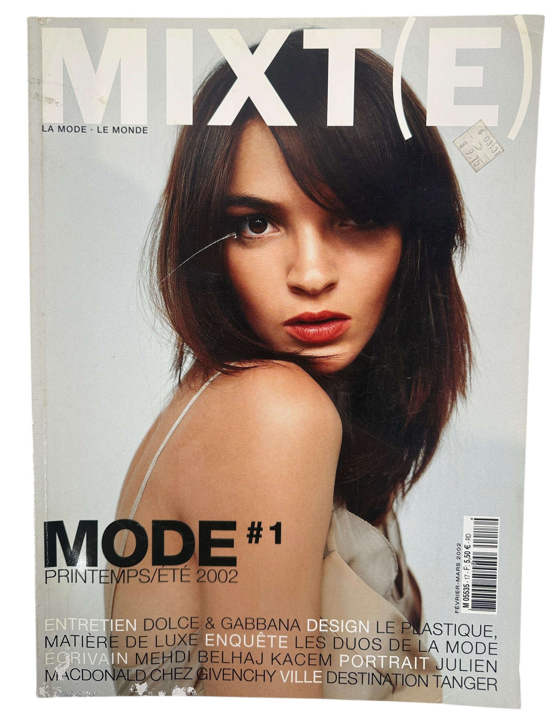 Mixte(e) Mode #1 , Magazine cover with a woman's face and text about fashion and design.
