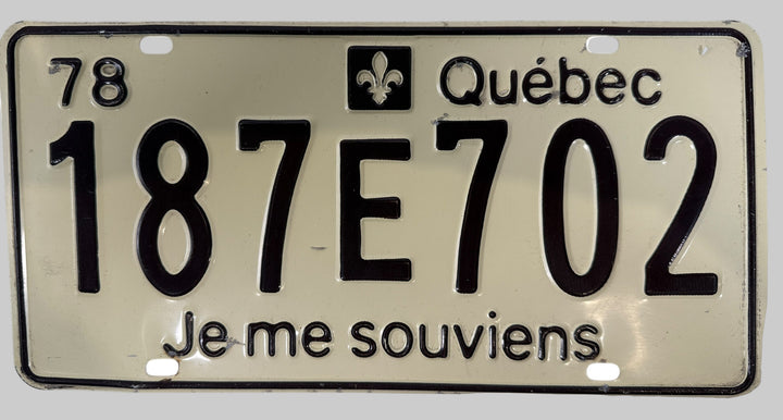 Quebec license plate with text and number