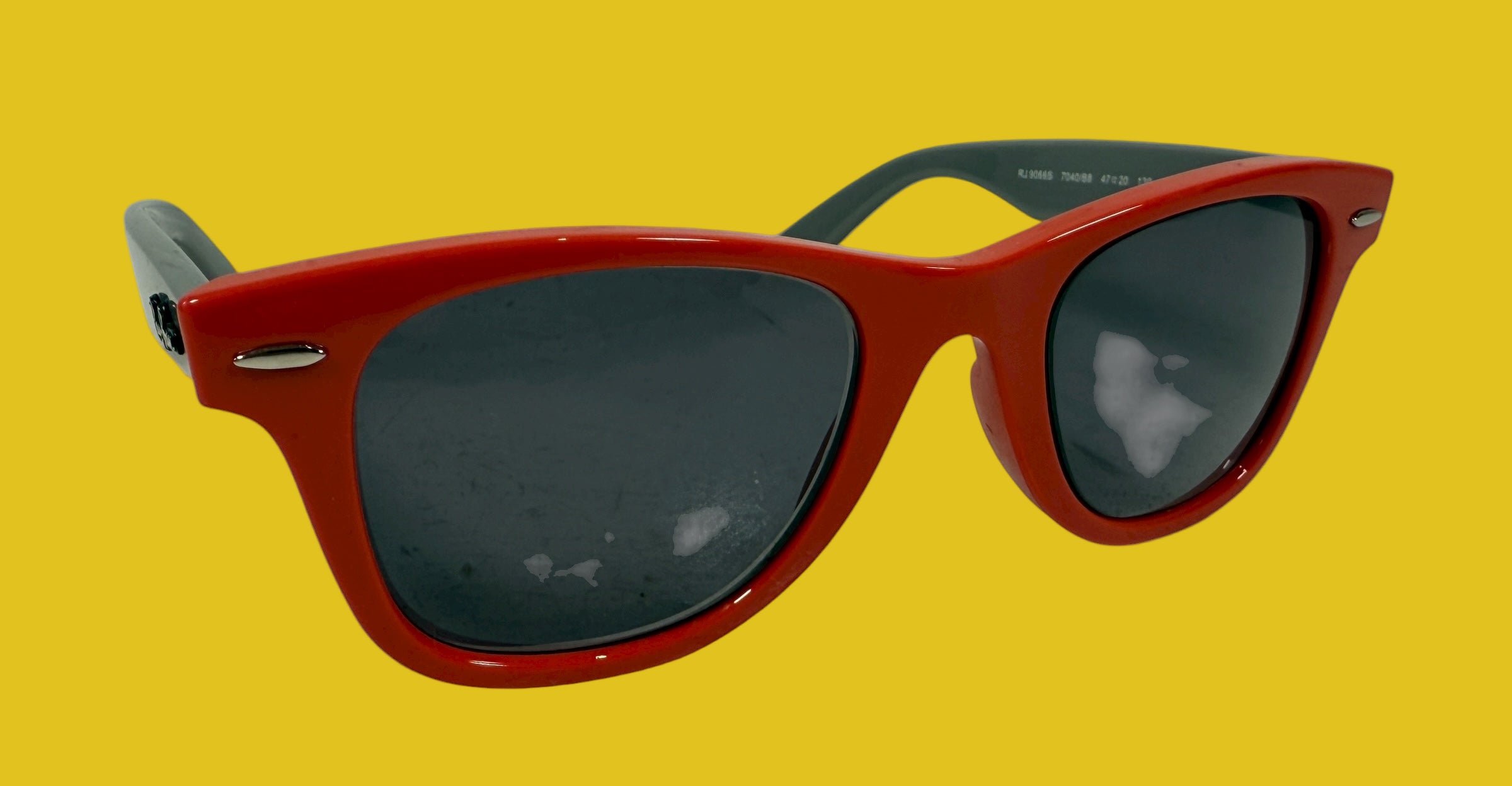 Ray-Ban Junior RJ9066S coral grey Wayfarer youth sunglasses – authentic kids’ 47 mm frames, excellent condition, Italian-made.