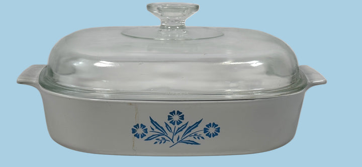 Vintage Corning Ware Blue Cornflower casserole with domed lid. Classic 60s–70s Pyroceram cookware. Good condition with staining. Iconic mid-century kitchenware.
