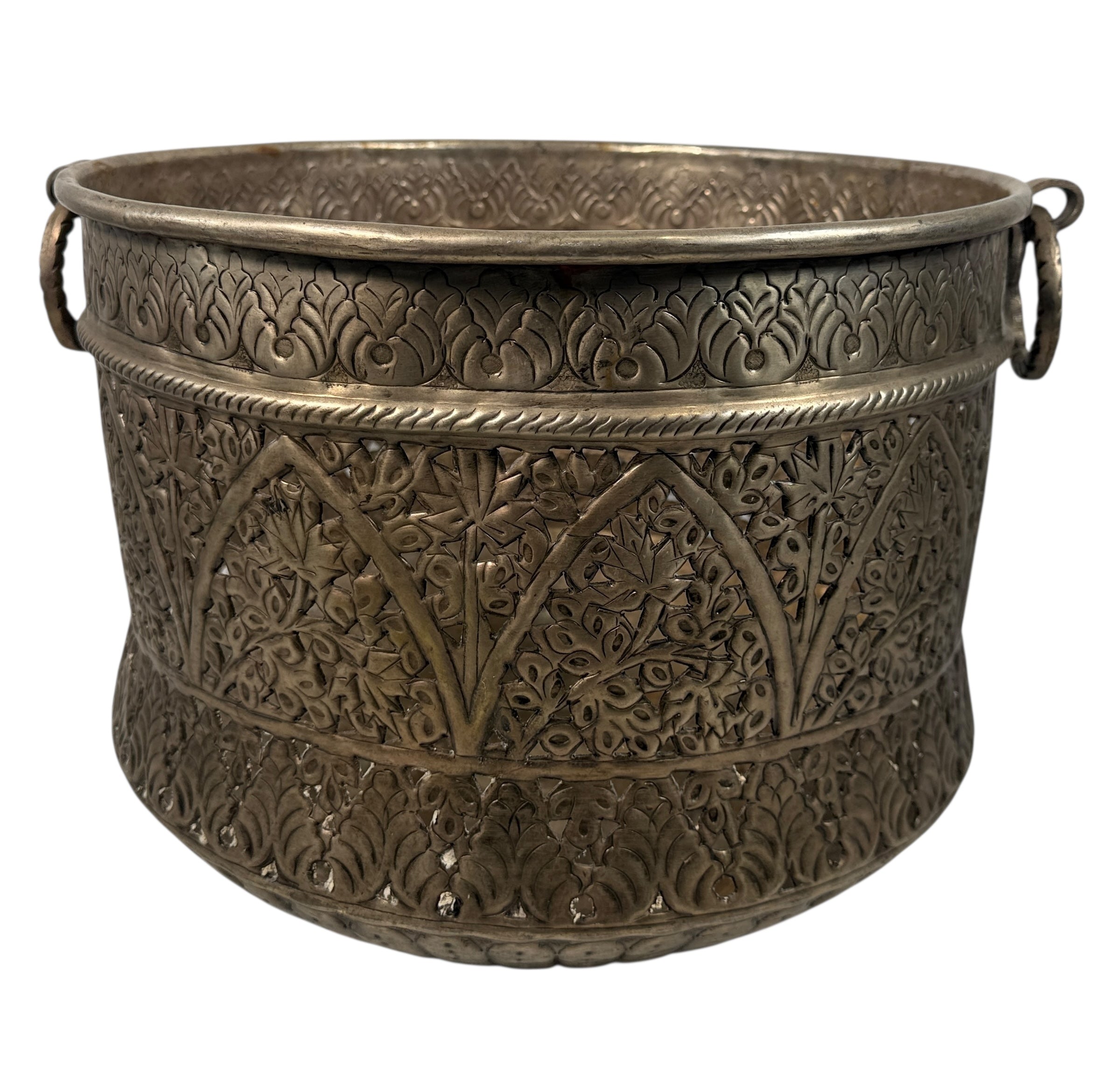 Hand-pierced mid-century Indian brass planter with warm patina and a minor dent. Decorative, collectible, and priced accordingly. Eco Depot Montreal.