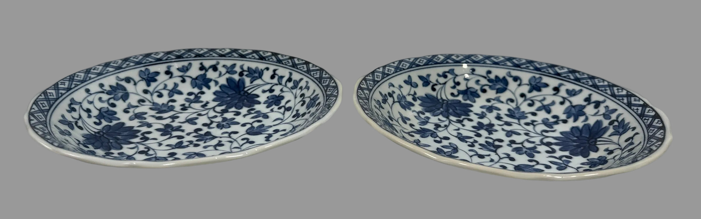 Vintage mid-century Arita blue and white porcelain bowls with scalloped rims and floral design. Elegant Japanese décor or serving pieces. Shop Eco Depot Montreal