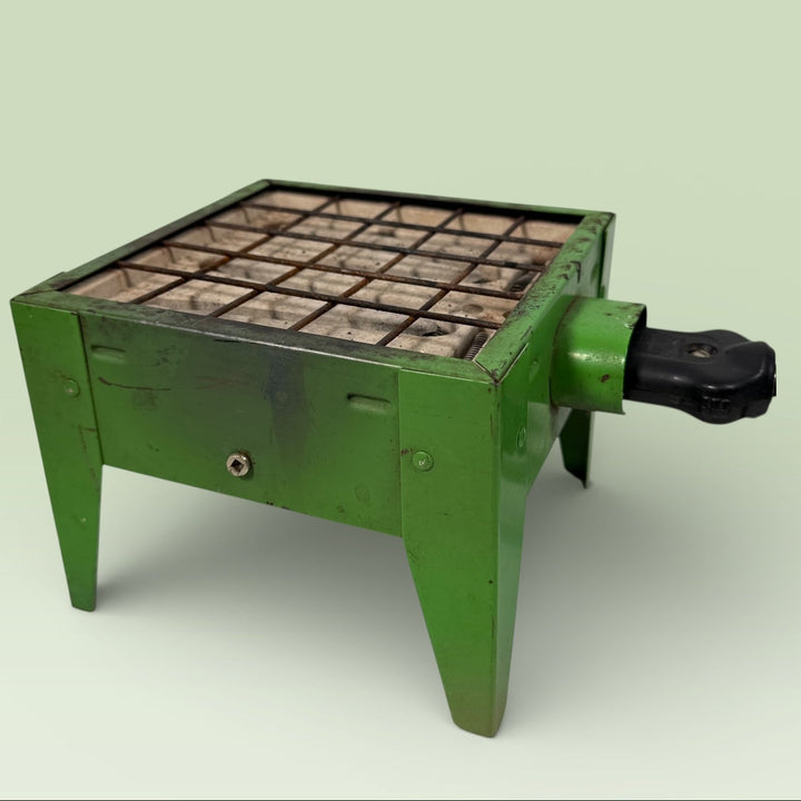 Vintage Reed-Cameron industrial laboratory hot plate from Toronto. Tested and working 110V 500W unit with ceramic heating surface and CSA approval.