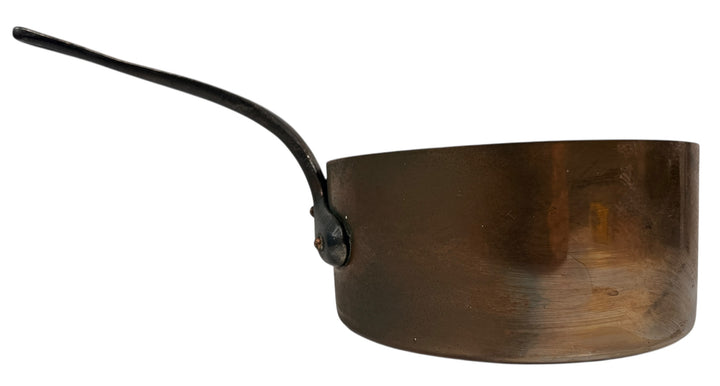 Vintage copper saucepan with tin-lined interior and iron handle, 20cm size. Ideal for cooking or display. Unmarked European style. Sustainable secondhand cookware.