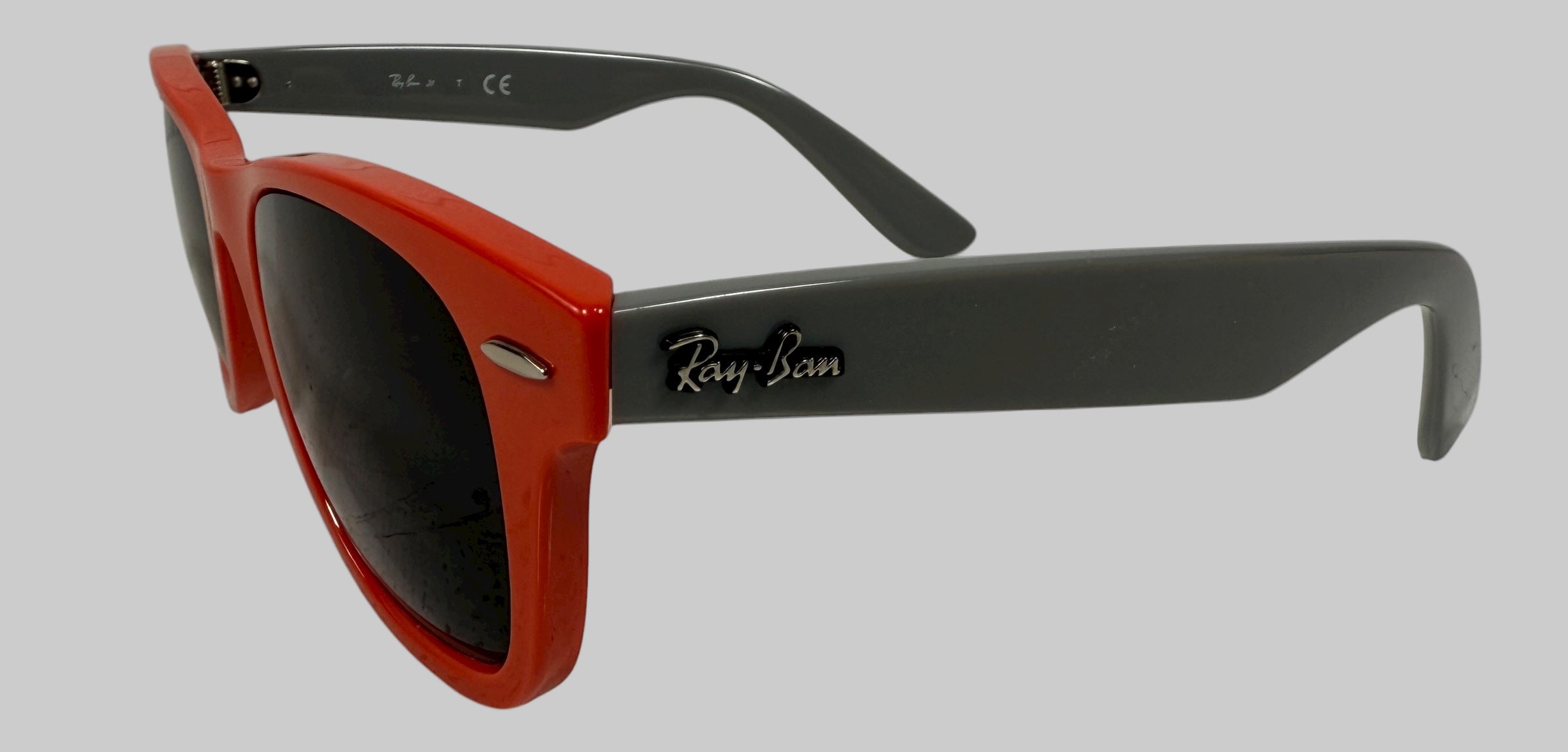 Ray-Ban Junior RJ9066S coral grey Wayfarer youth sunglasses – authentic kids’ 47 mm frames, excellent condition, Italian-made.