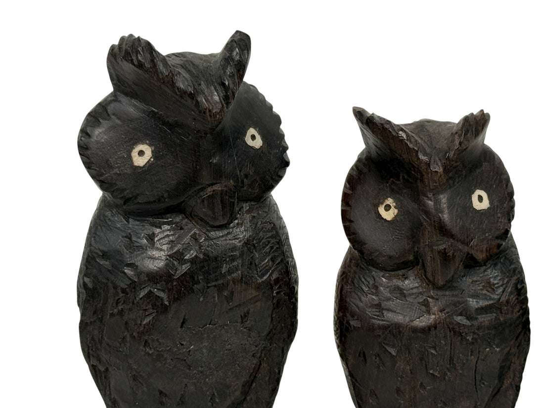 Hand-carved African ebony parrot trio. Solid hardwood folk-art birds in vintage condition. Great decor set. 
