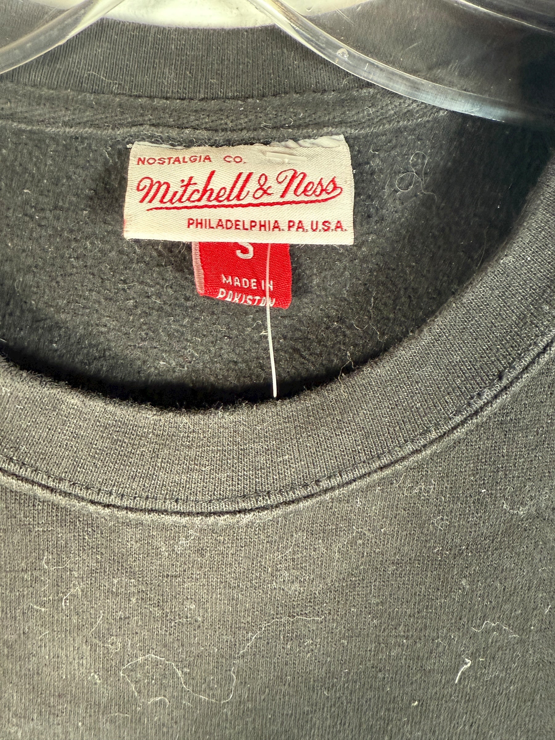 Vintage-style Toronto Raptors crewneck by Mitchell &amp; Ness with classic dinosaur logo. Clean, bold graphic. Great condition. Ships fast from Montreal.