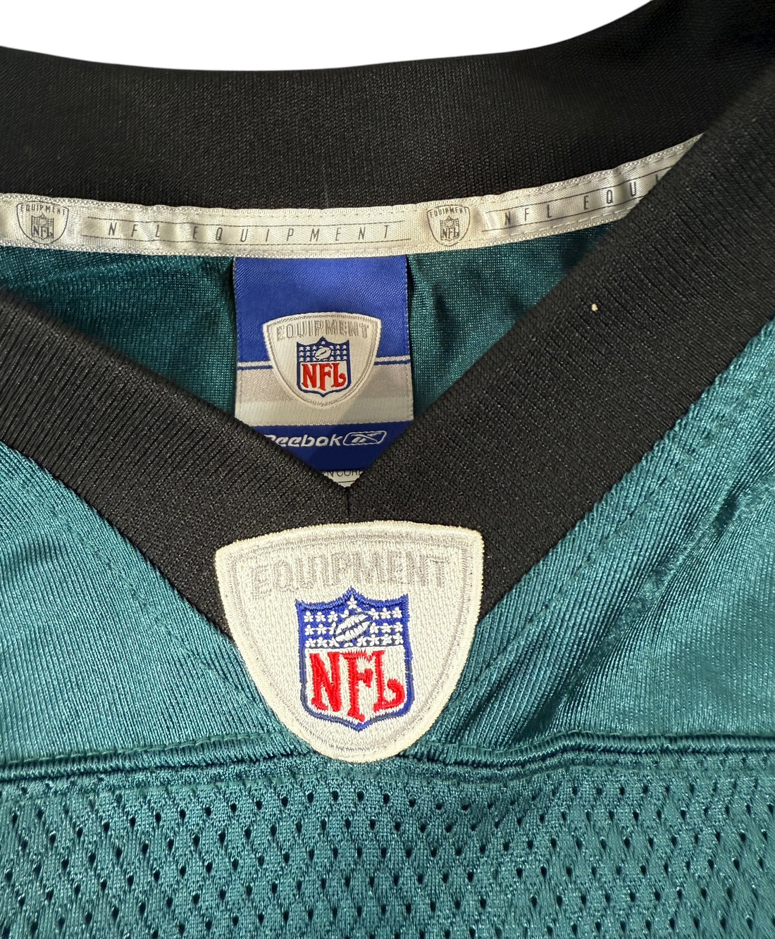 Vintage Reebok Philadelphia Eagles Donovan McNabb #5 jersey in XL. Clean condition and authentic NFL fan gear. Ships from Montreal. Great collectible.