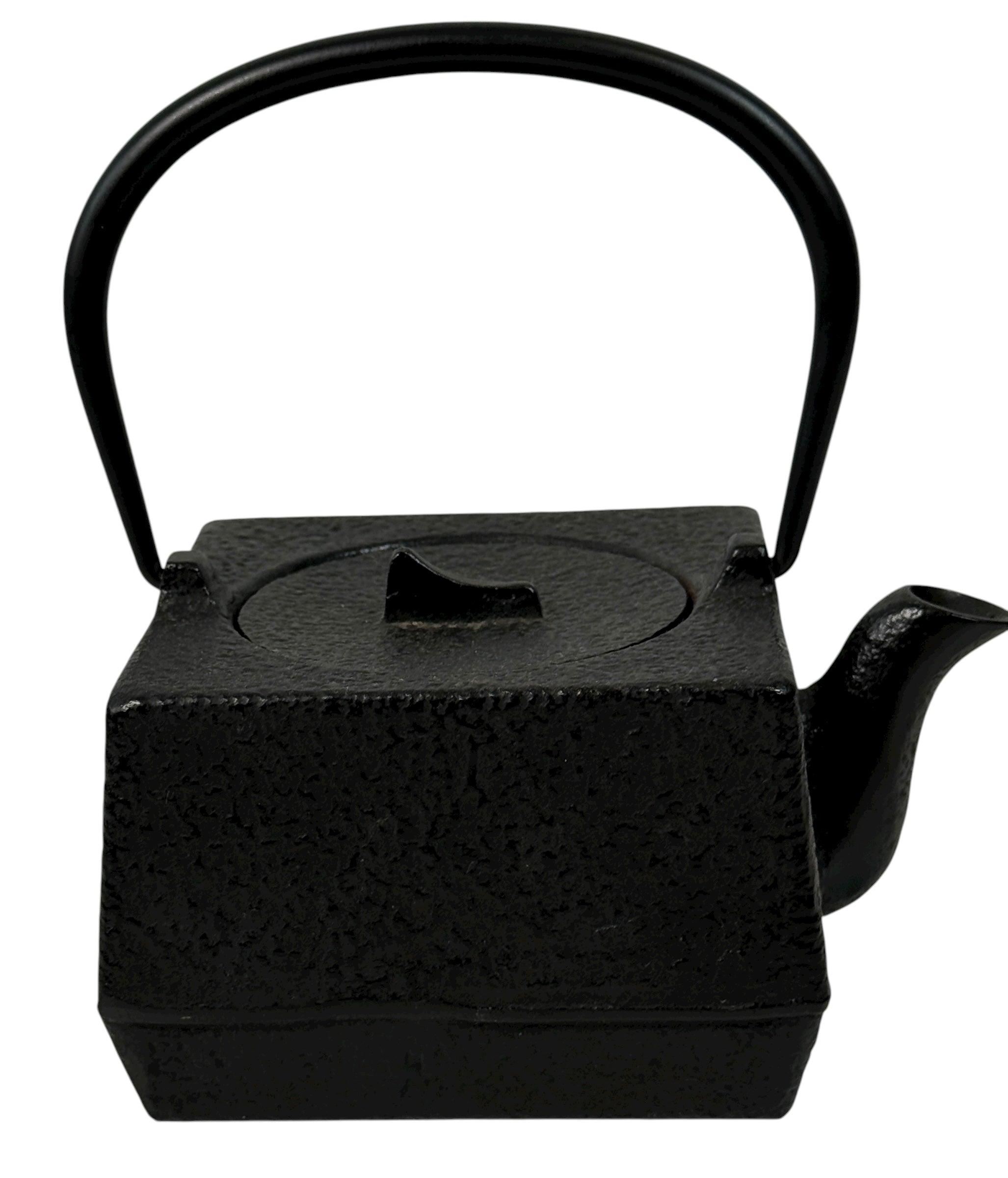 Japanese Nambu-Tekki cast iron teapot, 4×4 cube shape, enamel-lined, excellent condition. Quality Morioka-style cast iron. Eco Depot Montreal.