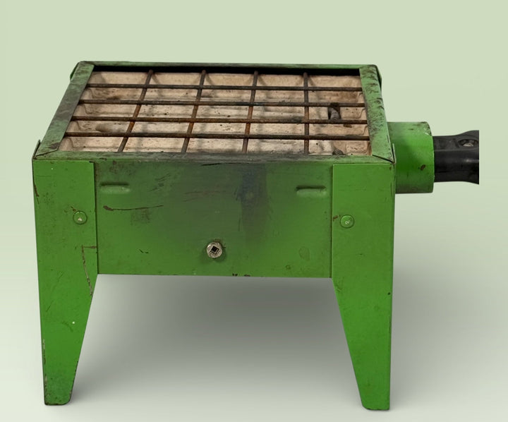 Vintage Reed-Cameron industrial laboratory hot plate from Toronto. Tested and working 110V 500W unit with ceramic heating surface and CSA approval.