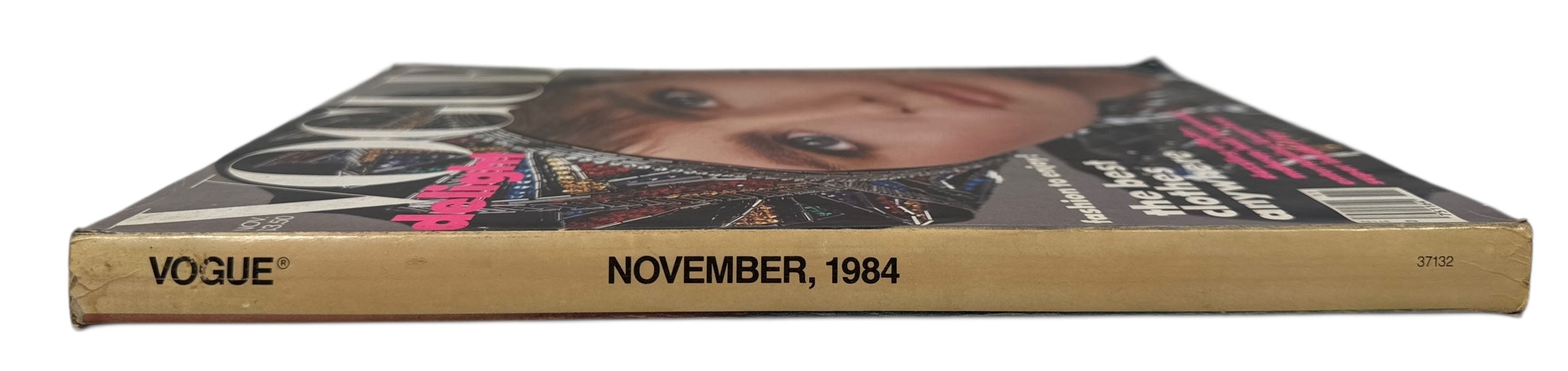 Vintage Vogue November 1984 with Alexa Singer plus 80s fashion, beauty and culture. Collectible Condé Nast archive magazine in VG condition.