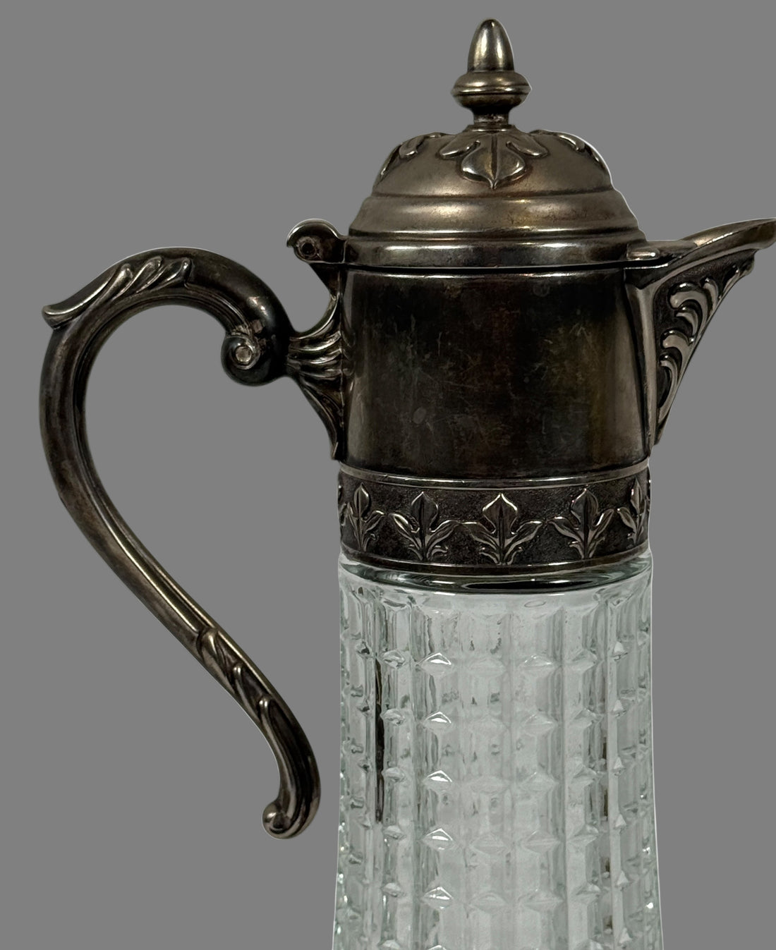 Pichet Chill It Claret des années 1960 – Verre matelassé et couvercle plaqué argent