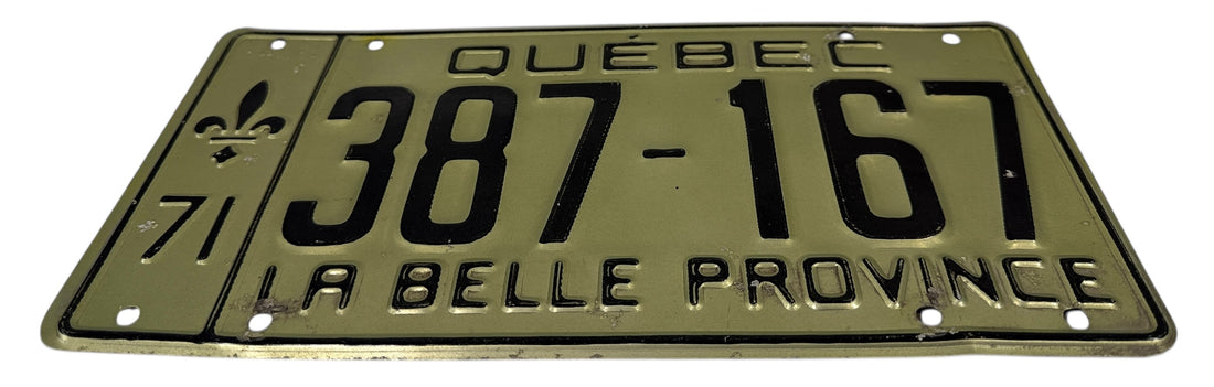 Green Quebec license plate with black text on a white background