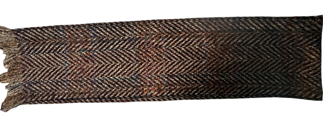 Vintage Aquascutum wool scarf with tweed herringbone weave and fringe. Quality British winter accessory in good condition. Ships from Canada.