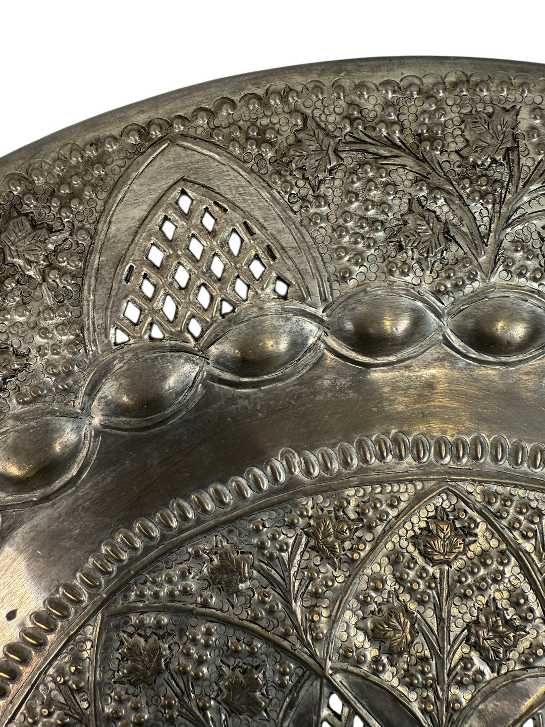 Vintage 20” hand-chased brass tray with pierced floral border. Moroccan/Egyptian style décor with rich patina. Eco Depot Montreal.