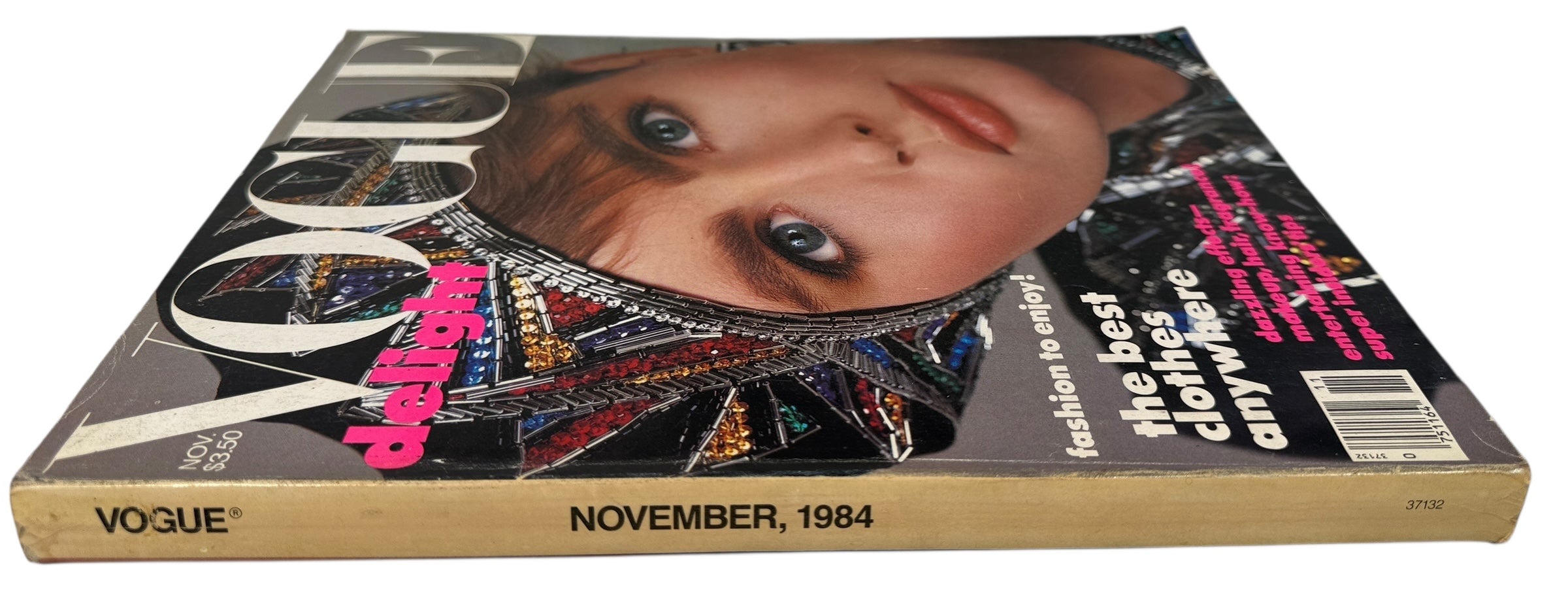 Vintage Vogue November 1984 with Alexa Singer plus 80s fashion, beauty and culture. Collectible Condé Nast archive magazine in VG condition.