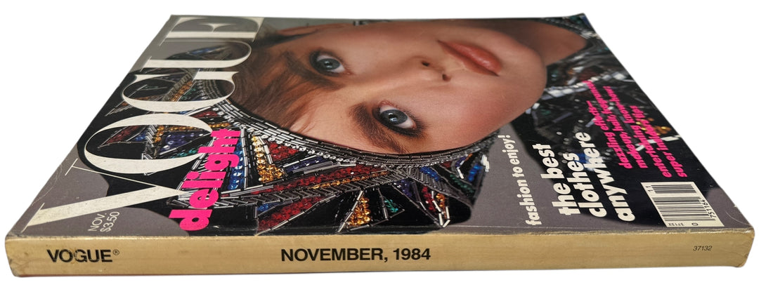 Vintage Vogue November 1984 with Alexa Singer plus 80s fashion, beauty and culture. Collectible Condé Nast archive magazine in VG condition.