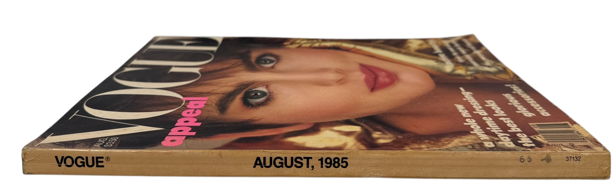 Vintage Vogue August 1985 featuring Alexa Singer with Avedon and Elgort photography, Joanna Pacula editorial, iconic 80s fashion, beauty, and Calvin Klein ads