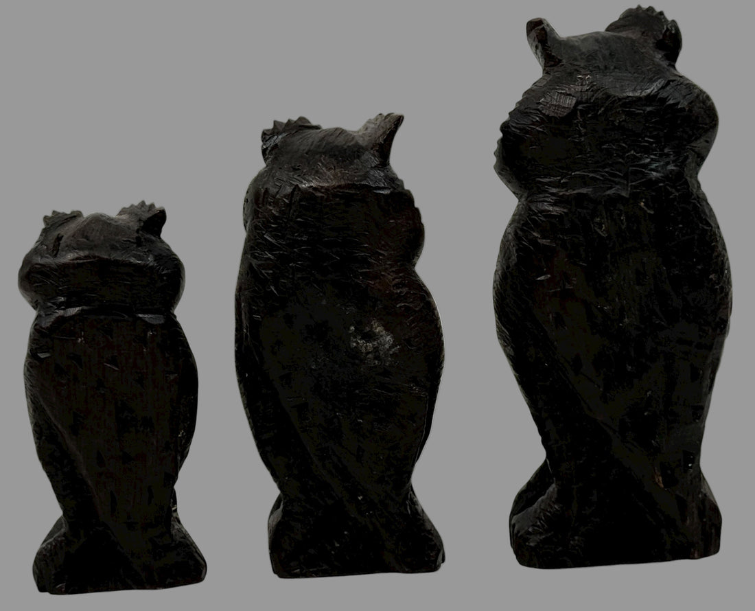 Trio de hiboux africains sculptés à la main en ébène massif – Oiseaux vintage en bois dur
