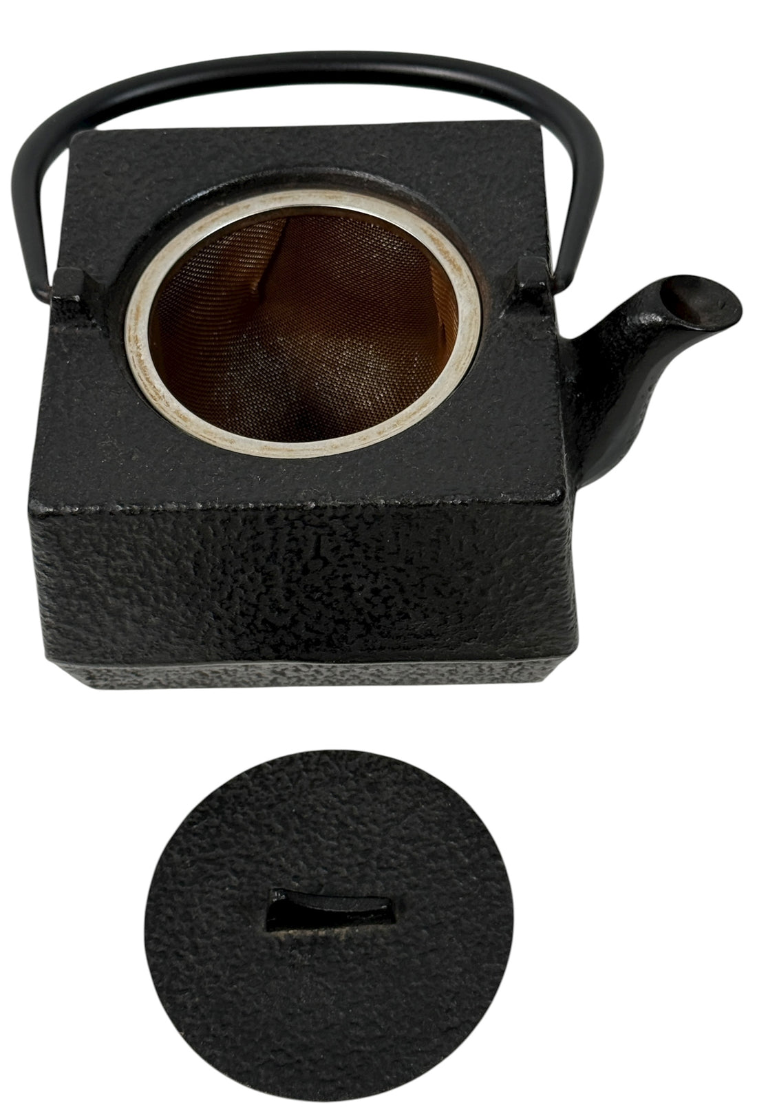 Japanese Nambu-Tekki cast iron teapot, 4×4 cube shape, enamel-lined, excellent condition. Quality Morioka-style cast iron. Eco Depot Montreal.