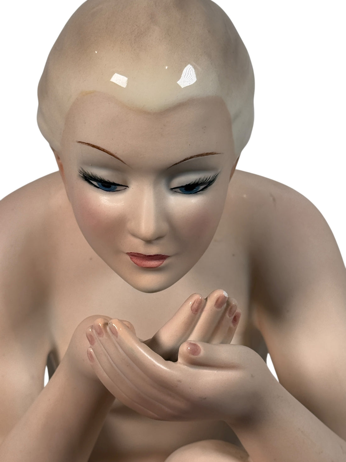 Authentic Herend Hungary porcelain figurine, model 858 “Water Girl.” Hand-painted, excellent condition. A refined collectible for porcelain art lovers.