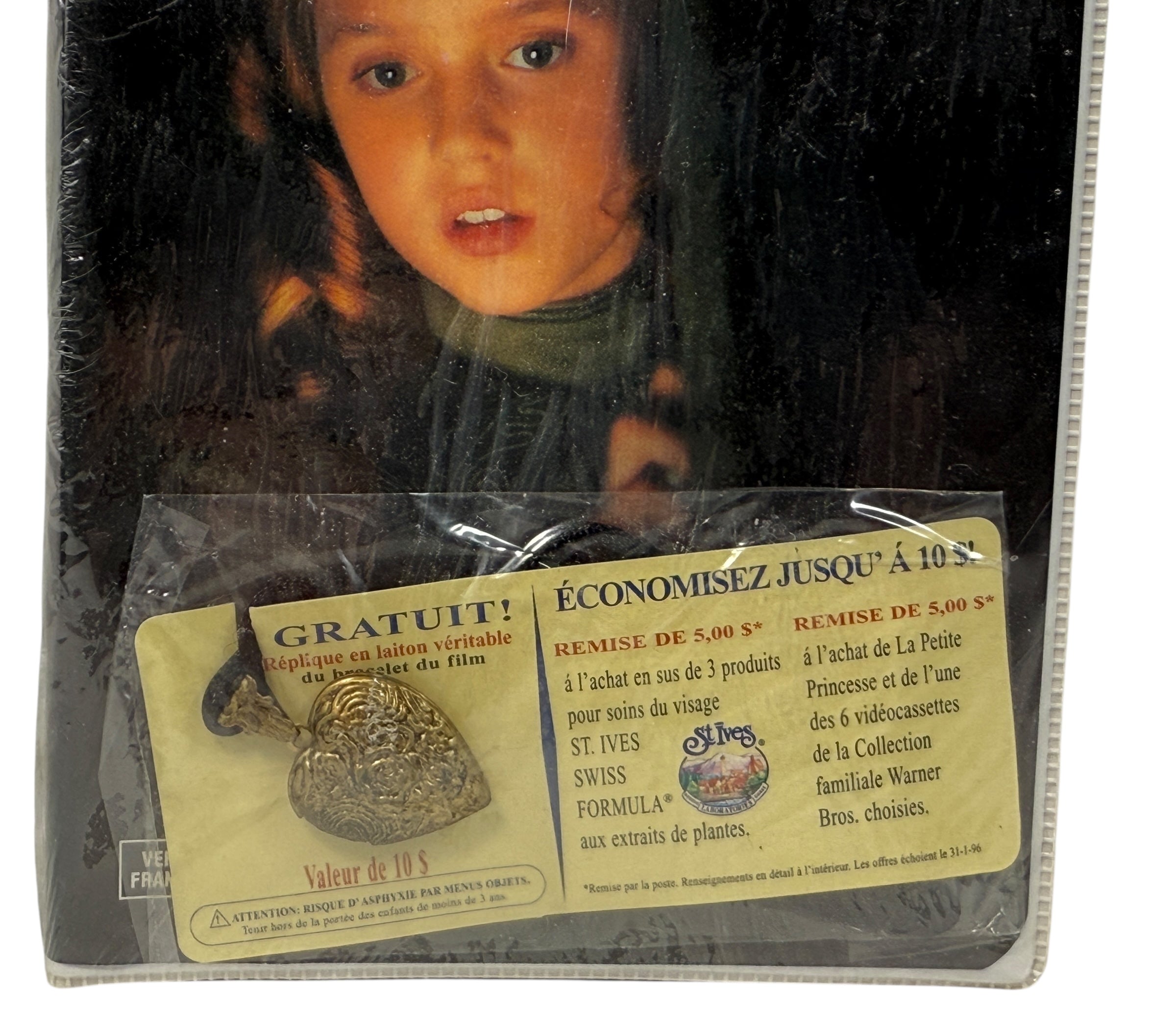Sealed French-Canadian La Petite Princesse VHS with promo pendant and coupons. Rare Warner release in original shrink. Excellent collectible 90s film edition.