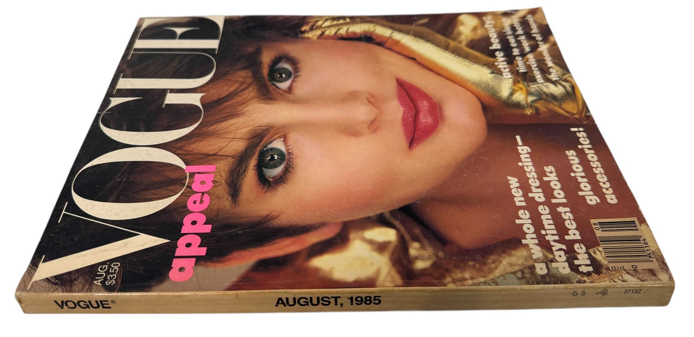 Vintage Vogue August 1985 featuring Alexa Singer with Avedon and Elgort photography, Joanna Pacula editorial, iconic 80s fashion, beauty, and Calvin Klein ads