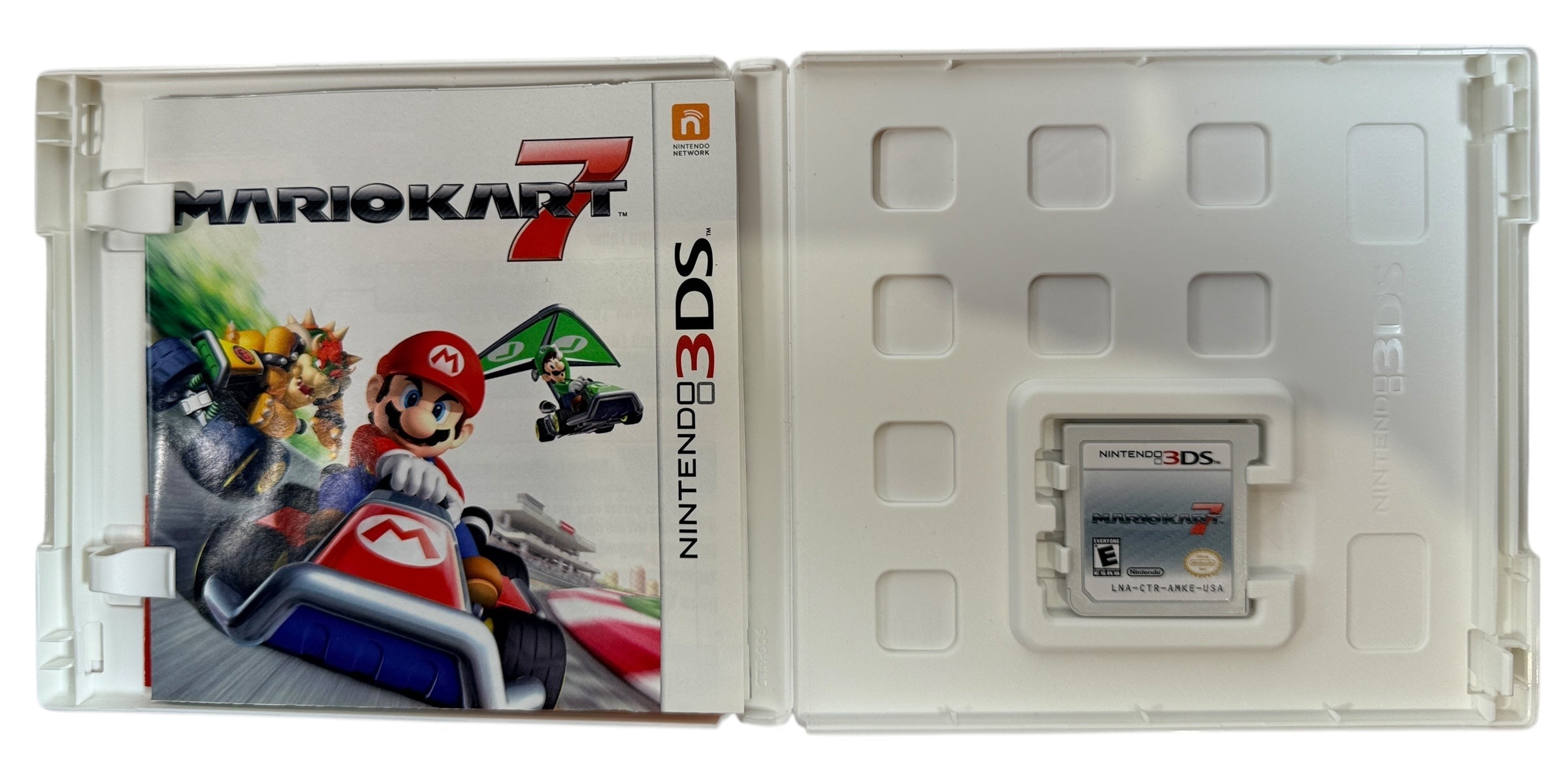 Mario Kart 7 for Nintendo 3DS complete with case and manual. Authentic, tested and clean. Collector friendly. Fast shipping from Montreal.
