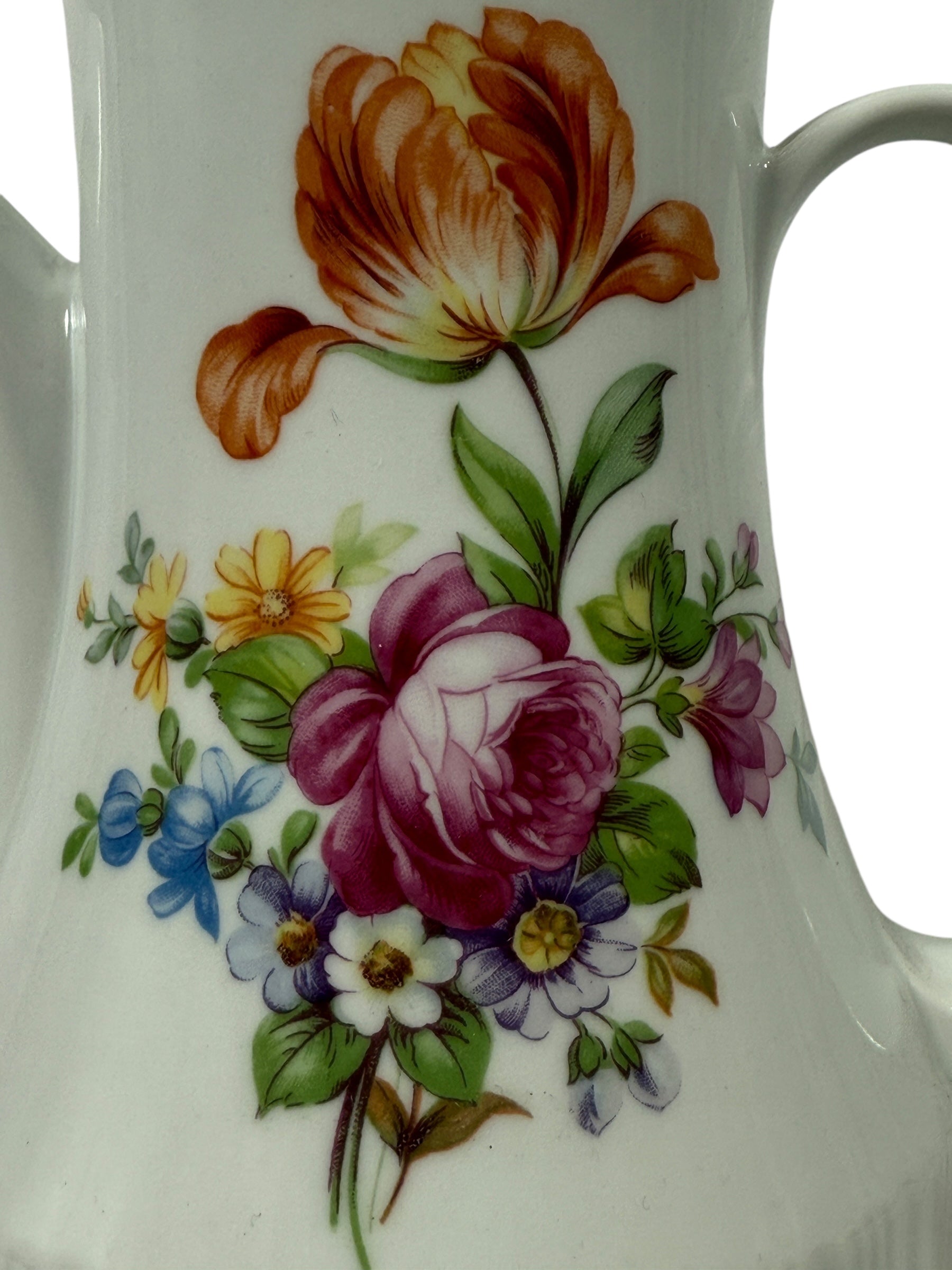 Cafetière en porcelaine allemande du milieu du siècle – Bordure florale dorée, base nervurée