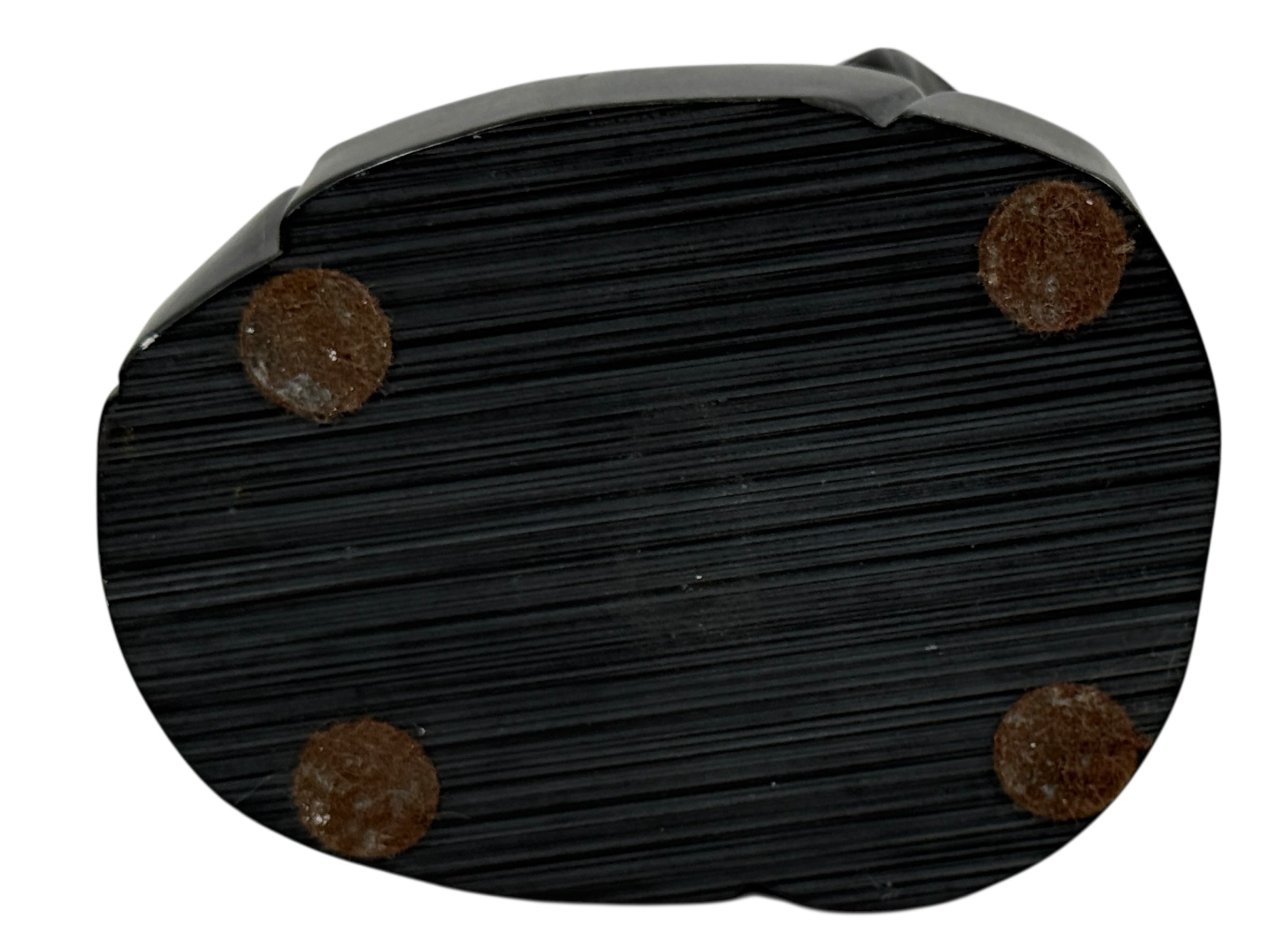 BOMA Canada – Sculpture en stéatite de style inuit McPhee « Garçon avec chien »