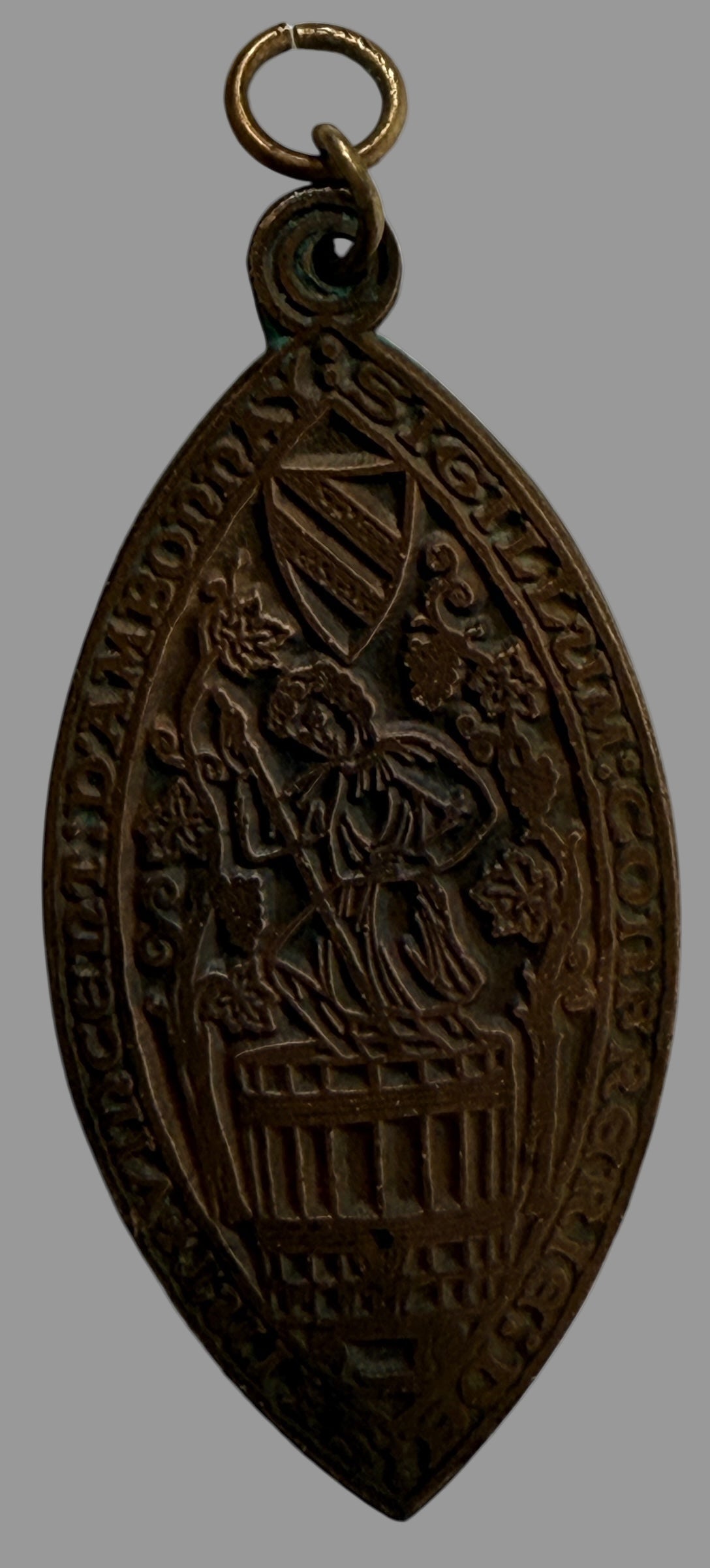 Vintage brass pendant of vintner treading grapes, medieval-seal style, 3″ statement medallion, European wine-guild reproduction, mid-century charm.