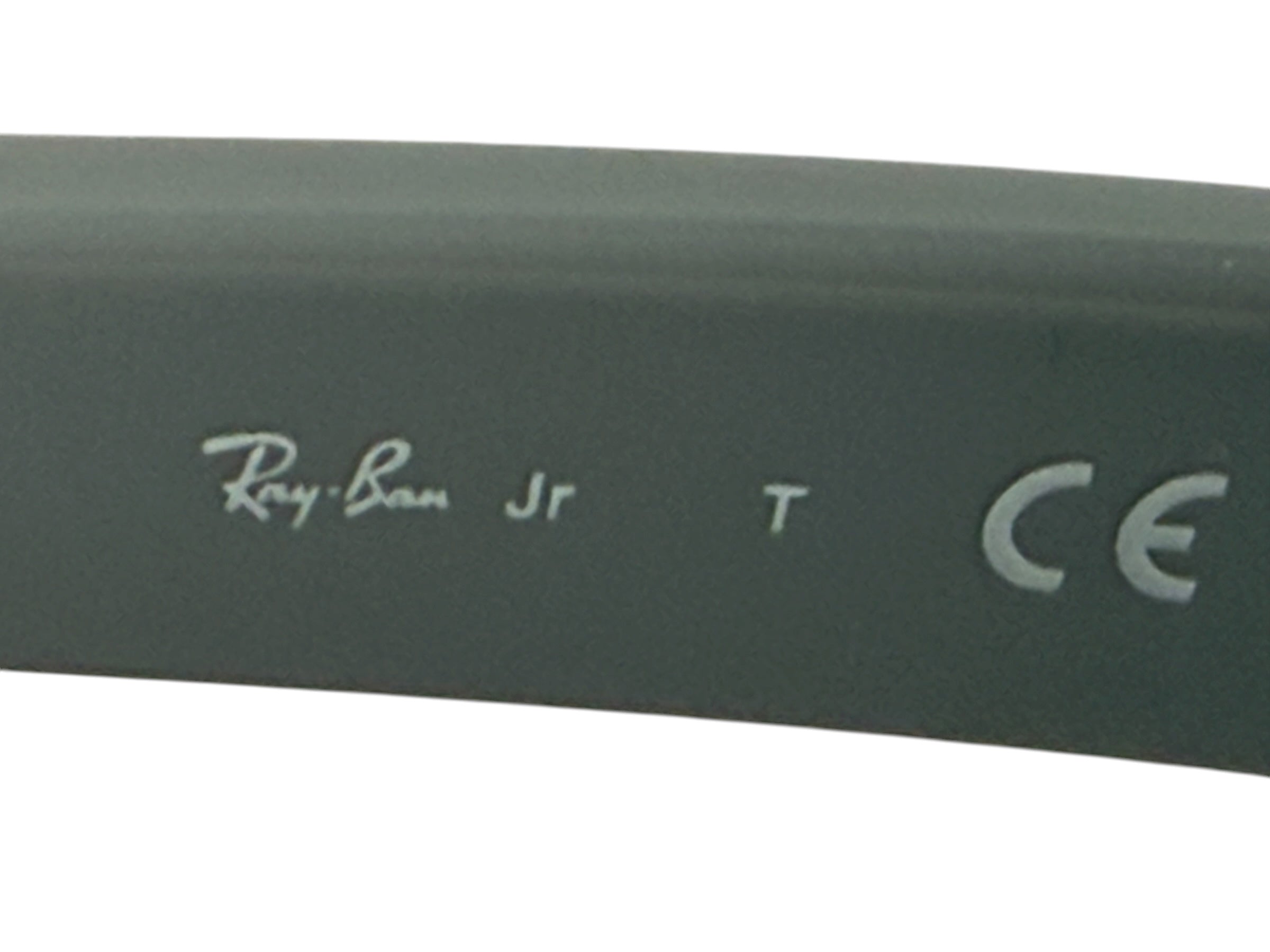 Ray-Ban Junior RJ9066S coral grey Wayfarer youth sunglasses – authentic kids’ 47 mm frames, excellent condition, Italian-made.