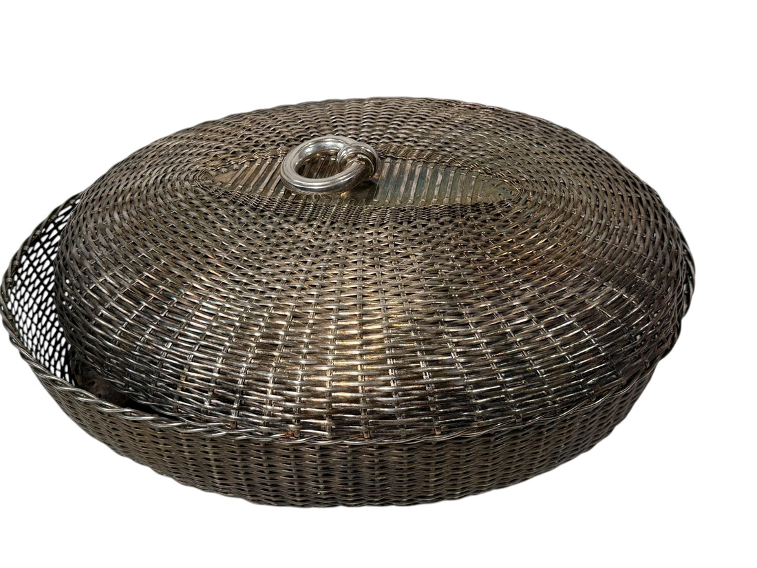 Vintage Israeli silver-plated woven bread basket with domed lid. Elegant mid-century Judaica serveware, ideal for bread or display.