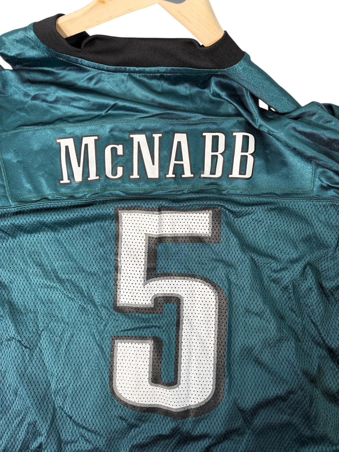 Vintage Reebok Philadelphia Eagles Donovan McNabb #5 jersey in XL. Clean condition and authentic NFL fan gear. Ships from Montreal. Great collectible.