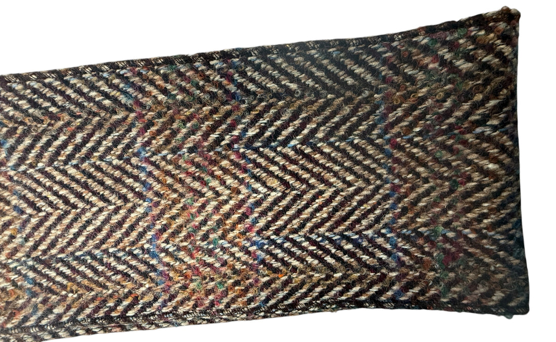 Vintage Aquascutum wool scarf with tweed herringbone weave and fringe. Quality British winter accessory in good condition. Ships from Canada.