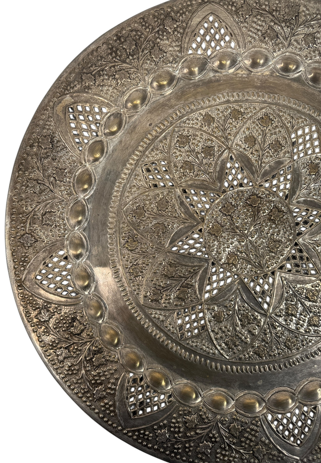 Vintage 20” hand-chased brass tray with pierced floral border. Moroccan/Egyptian style décor with rich patina. Eco Depot Montreal.