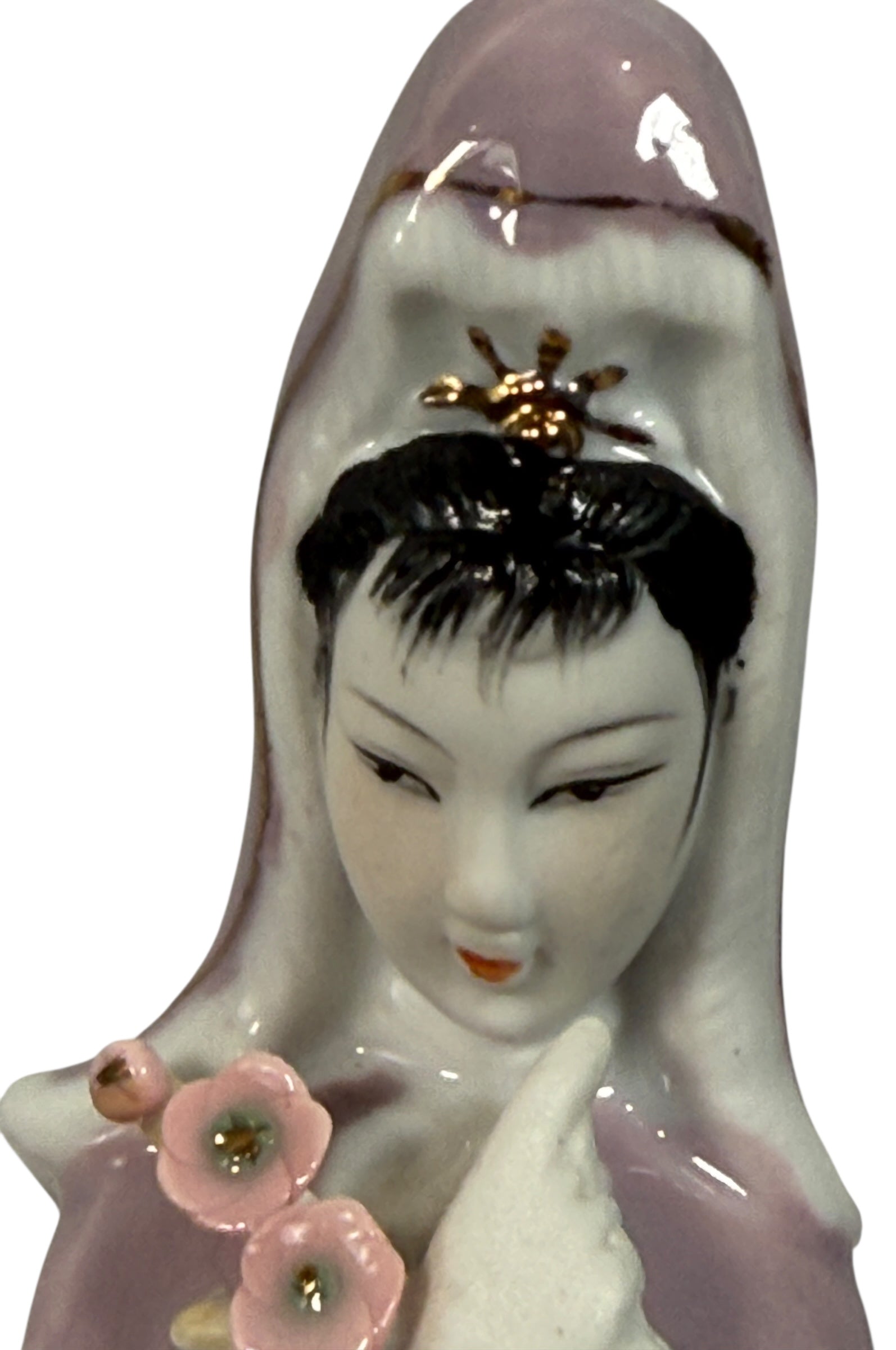Vintage Chinese export Guanyin porcelain figurine with pastel lavender robe. Mid-century Buddhist decor, serene and elegant, in very good condition.