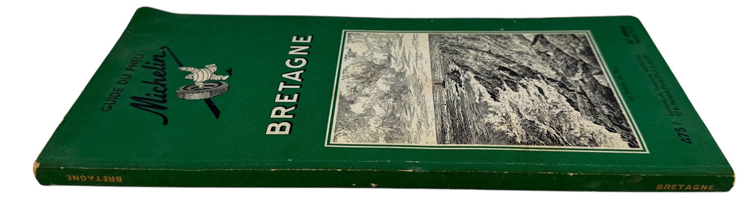Vintage 1959 Michelin Bretagne Guide Vert, 16th edition with classic Bibendum cover and engravings. Collectible French motoring guide in good condition.