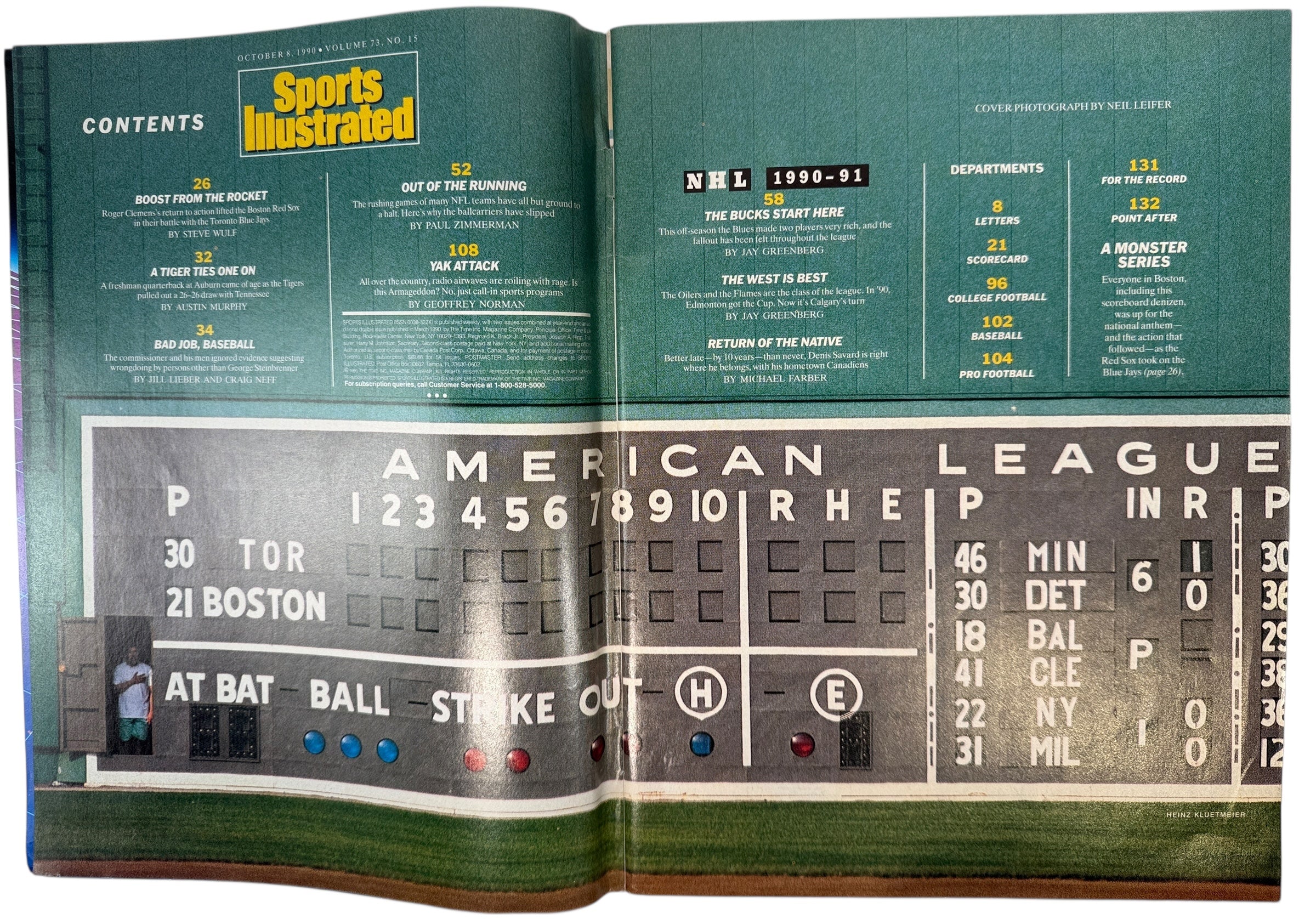 OJ Simpson Buffalo Bills cover Sports Illustrated October 1990 clean no-label collectible issue for NFL and magazine collectors.