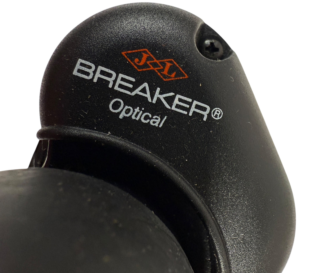 Black eyepiece with 'Breaker Optical' branding on a white background