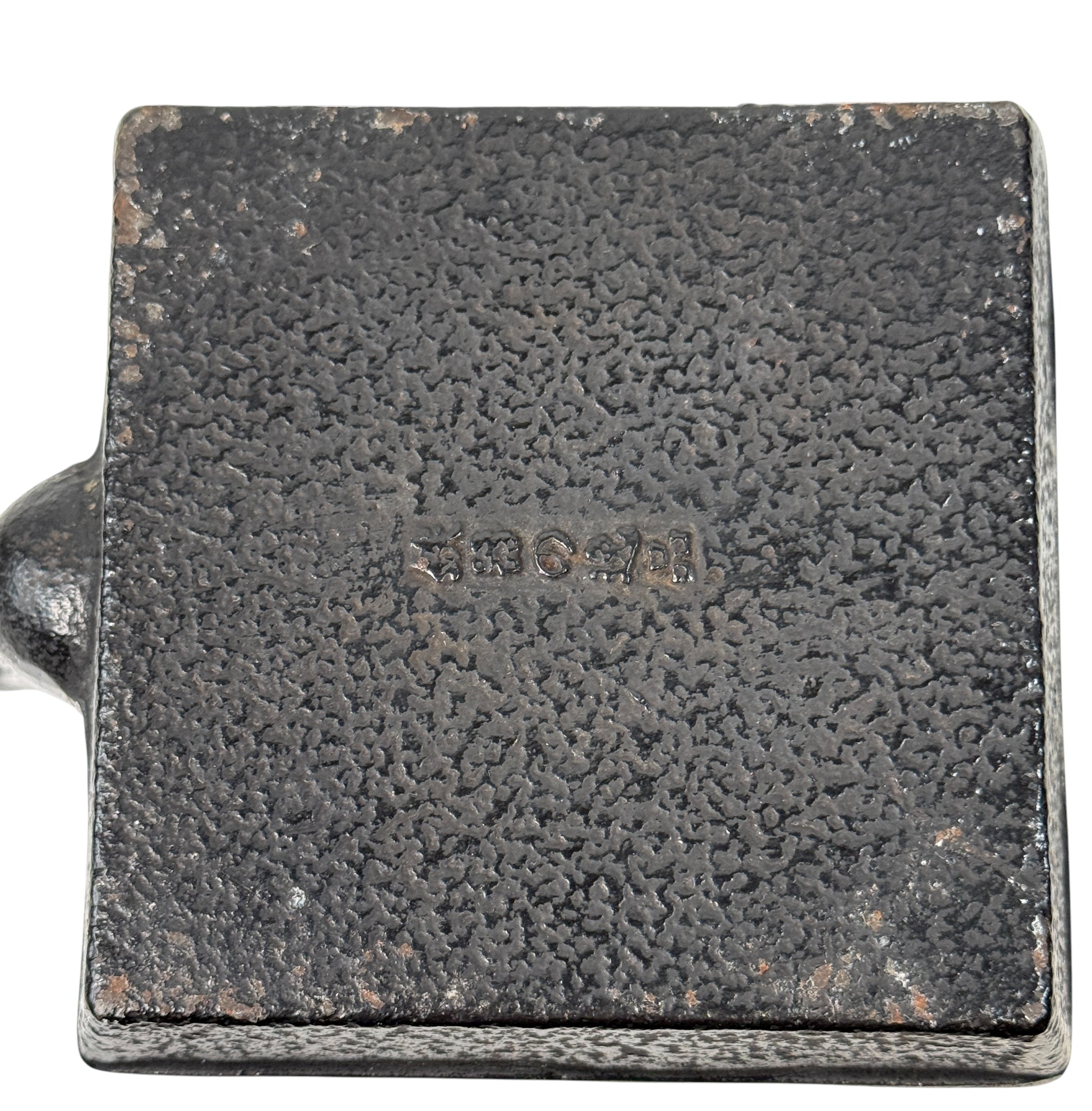 Japanese Nambu-Tekki cast iron teapot, 4×4 cube shape, enamel-lined, excellent condition. Quality Morioka-style cast iron. Eco Depot Montreal.