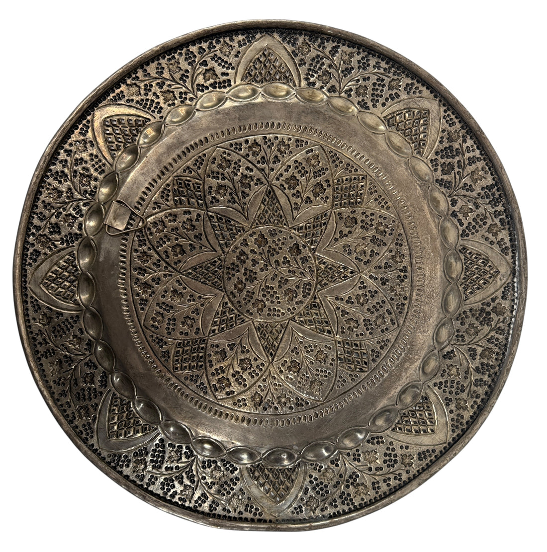 Vintage 20” hand-chased brass tray with pierced floral border. Moroccan/Egyptian style décor with rich patina. Eco Depot Montreal.