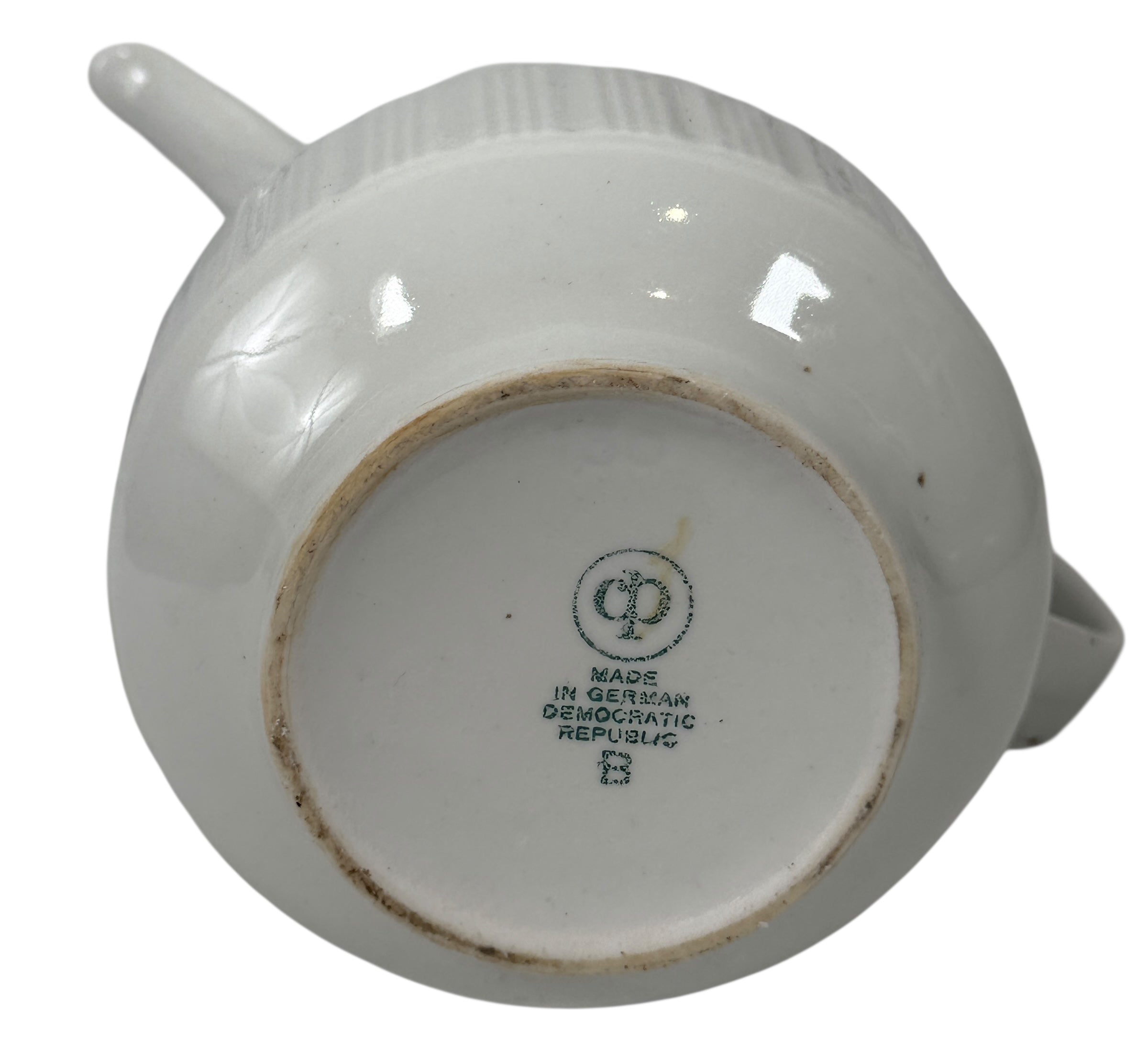 Cafetière en porcelaine allemande du milieu du siècle – Bordure florale dorée, base nervurée