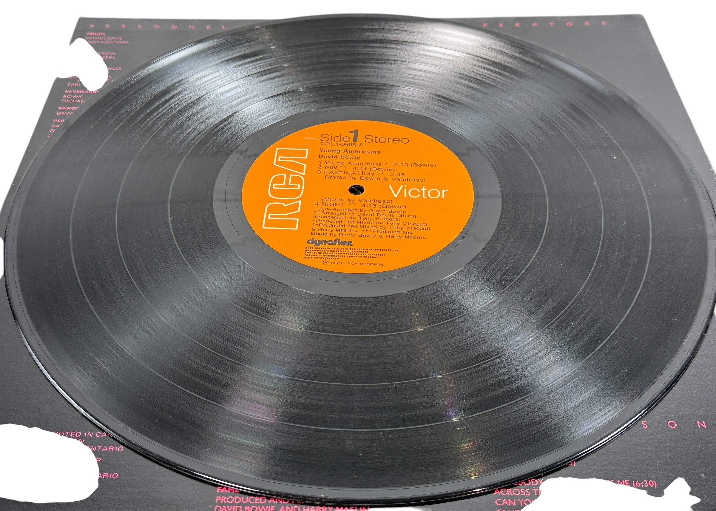 1975 David Bowie Young Americans Canadian RCA Dynaflex LP. G/VG condition classic soul-era album. Collectible vintage Bowie vinyl.
