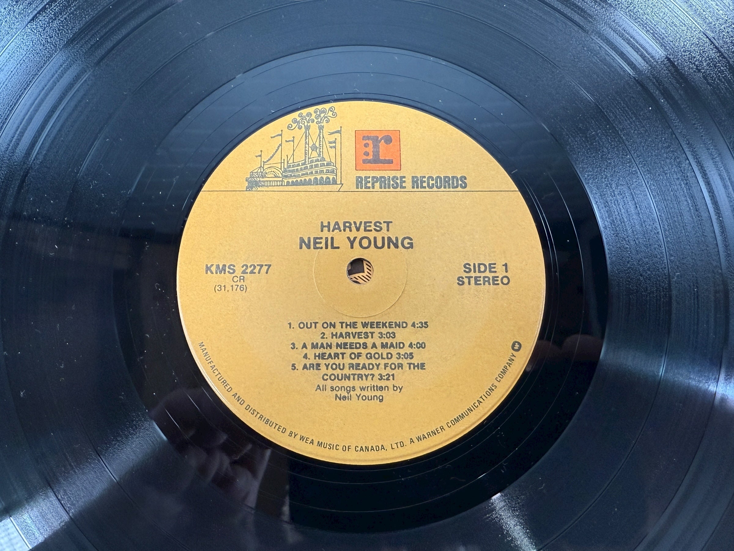 Original 1972 Canadian Harvest LP by Neil Young on Reprise KMS 2277. VG+ vinyl, gatefold cover, includes “Heart of Gold” and “Old Man.”