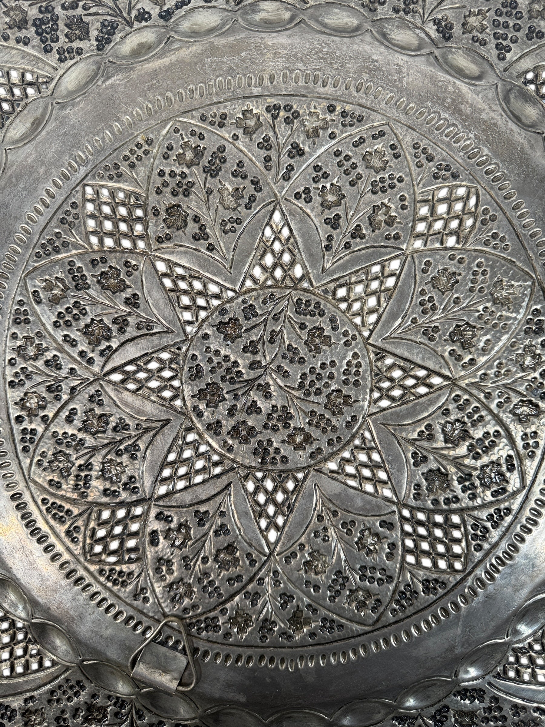 Vintage 20” hand-chased brass tray with pierced floral border. Moroccan/Egyptian style décor with rich patina. Eco Depot Montreal.