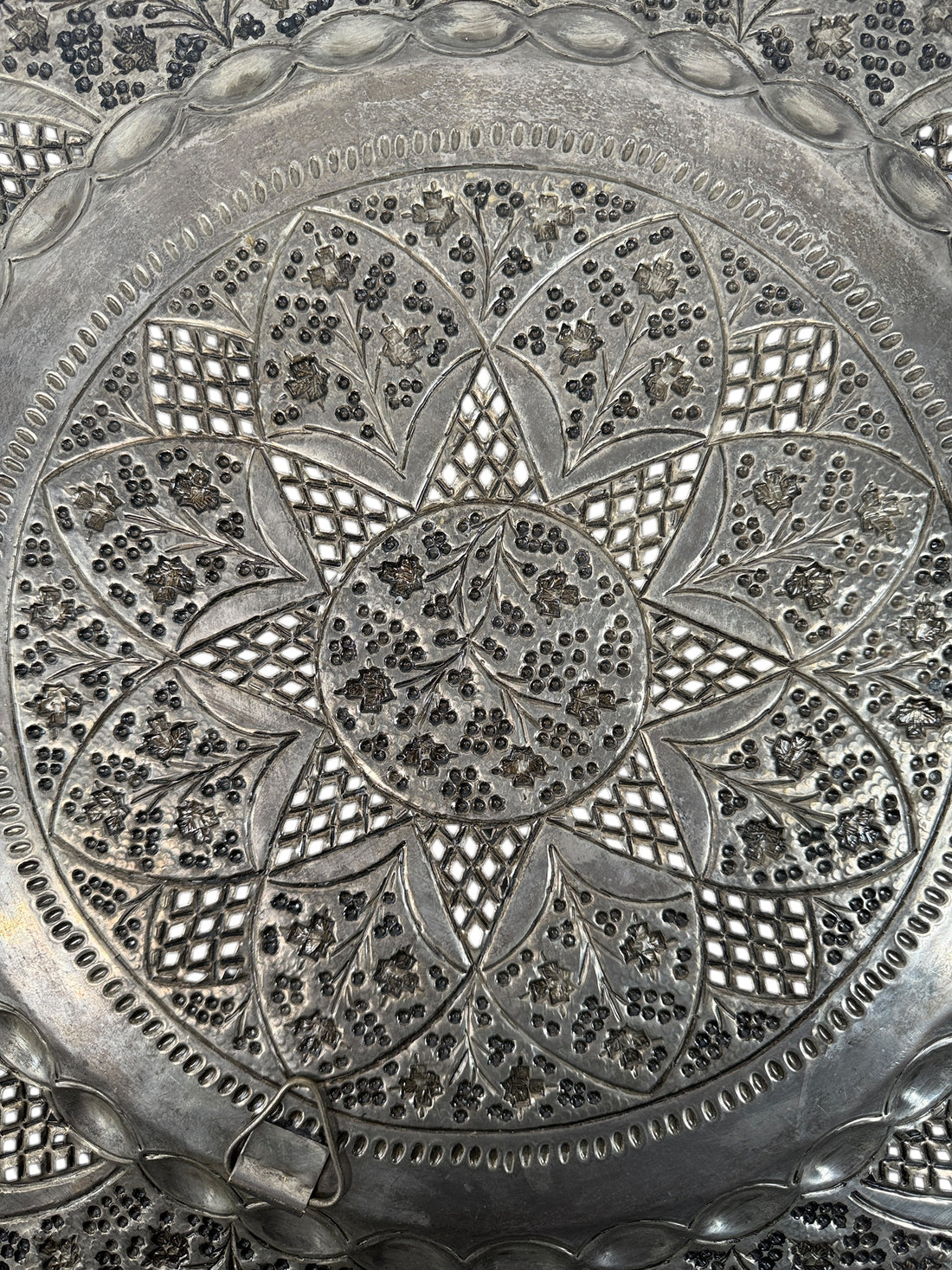 Vintage 20” hand-chased brass tray with pierced floral border. Moroccan/Egyptian style décor with rich patina. Eco Depot Montreal.