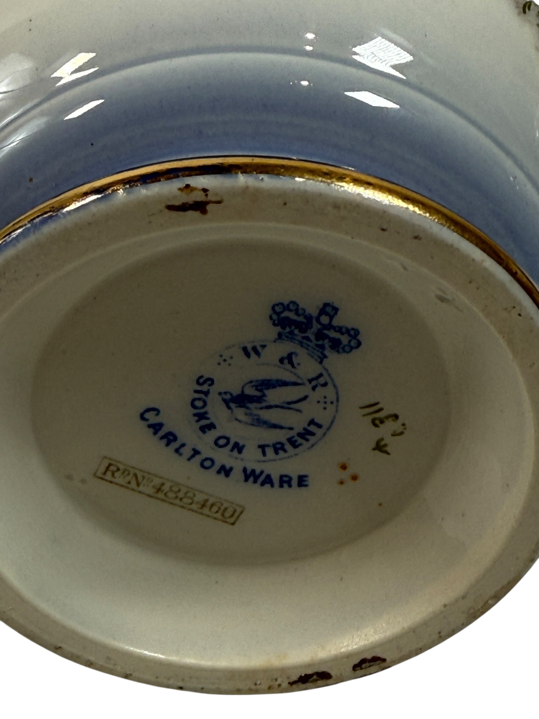 Stoneware Carlton Ware dish with branding and size marking on a white background