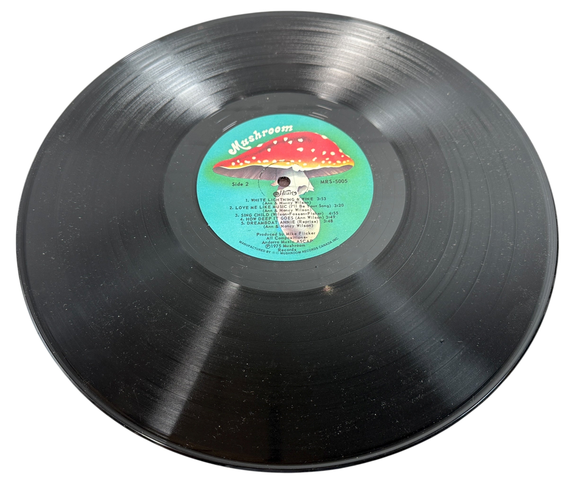 Vintage 1975 Heart Dreamboat Annie Canadian LP on Mushroom Records. Gatefold pressing with classic tracks. Clean collectible copy for rock vinyl fans.